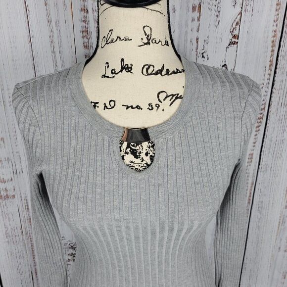 Motive Women's Medium Grey Ribbed Fitted Dressy Chic Casual Buckle Sweater - Picture 3 of 8